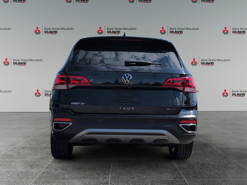 DEEP BLACK PEAR 2023 Volkswagen Taos Comfortline 4MOTION *Ltd Avail*