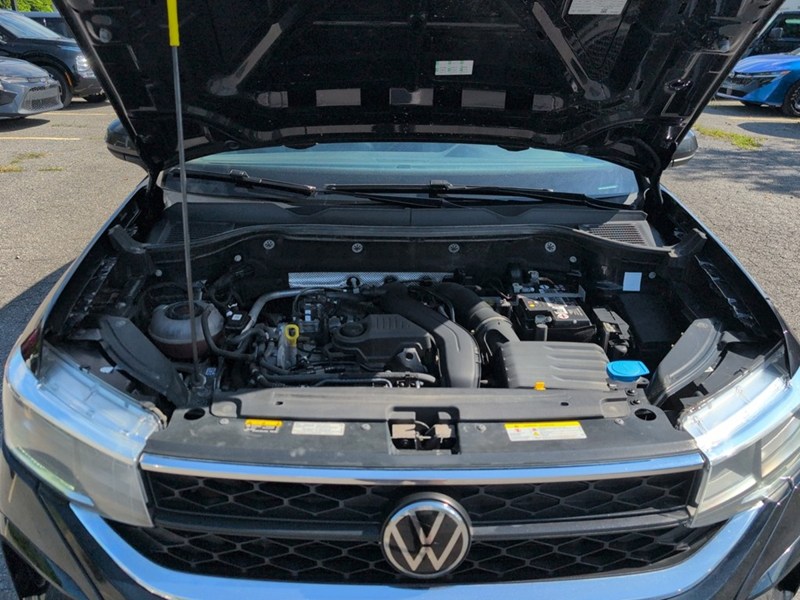 DEEP BLACK PEAR 2023 Volkswagen Taos Comfortline 4MOTION *Ltd Avail*