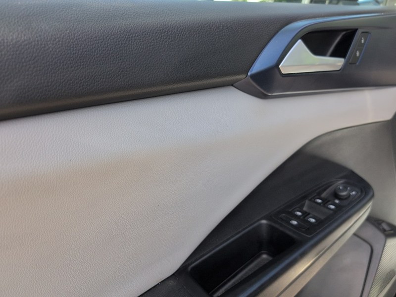 DEEP BLACK PEAR 2023 Volkswagen Taos Comfortline 4MOTION *Ltd Avail*