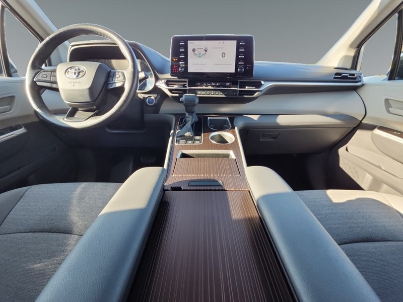 2022 Toyota Sienna LE 8-Passenger FWD