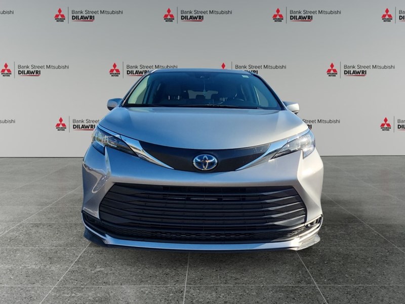 2022 Toyota Sienna LE 8-Passenger FWD