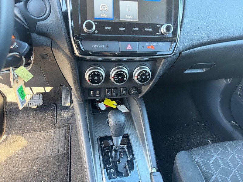 2024 Mitsubishi RVR SE AWC