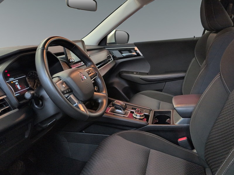 STERLING SILVER 2024 Mitsubishi Outlander ES S-AWC