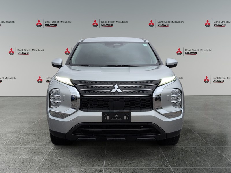 STERLING SILVER 2024 Mitsubishi Outlander ES S-AWC