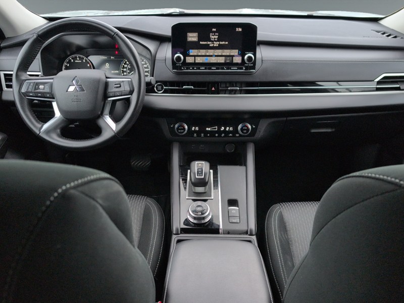 STERLING SILVER 2024 Mitsubishi Outlander ES S-AWC