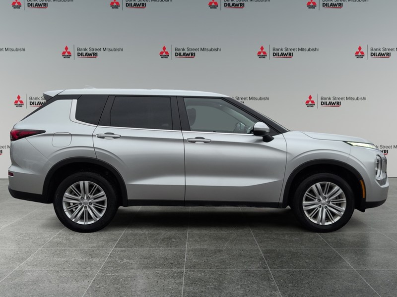 STERLING SILVER 2024 Mitsubishi Outlander ES S-AWC