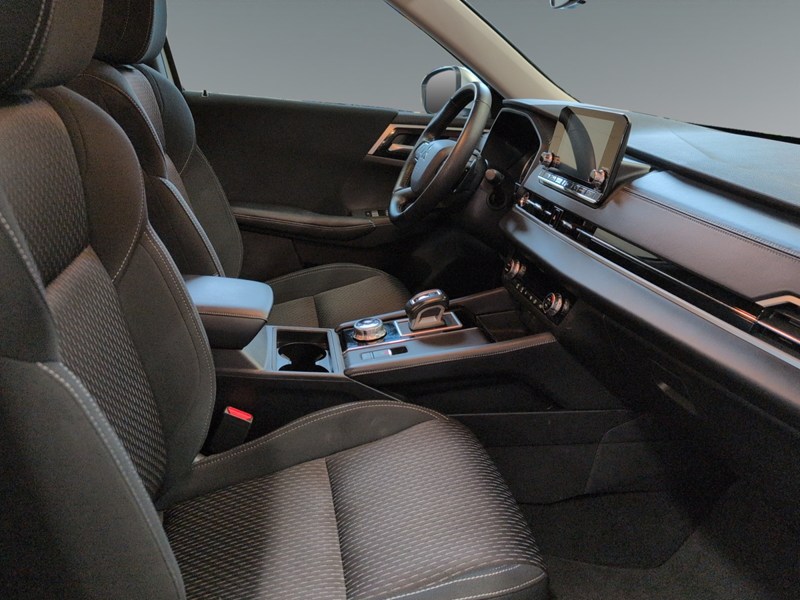 STERLING SILVER 2024 Mitsubishi Outlander ES S-AWC