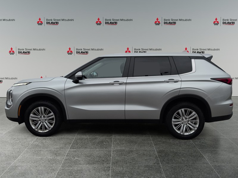 STERLING SILVER 2024 Mitsubishi Outlander ES S-AWC