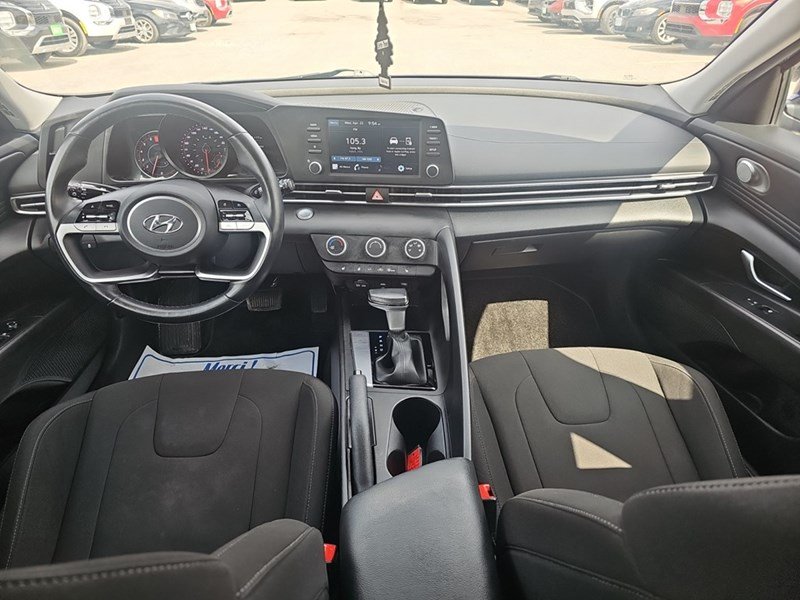 2022 Hyundai Elantra Preferred IVT