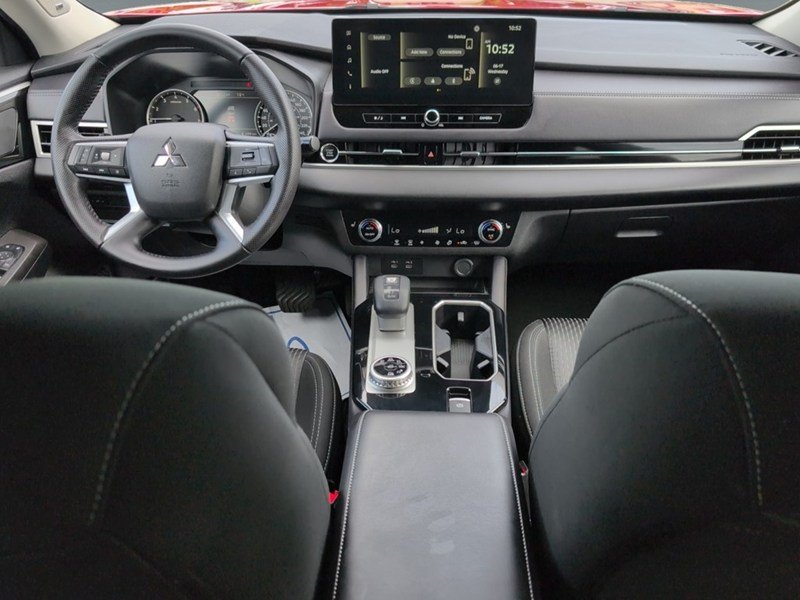 2025 Mitsubishi Outlander ES S-AWC