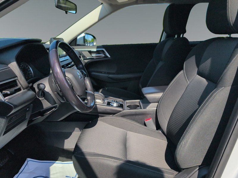 WHITE 2022 Mitsubishi Outlander SE S-AWC