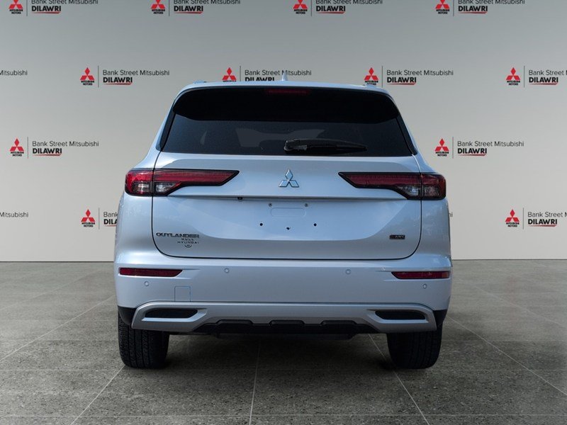 WHITE 2022 Mitsubishi Outlander SE S-AWC