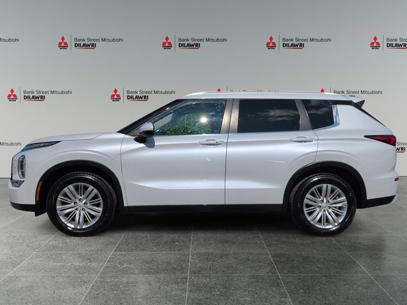 WHITE 2022 Mitsubishi Outlander SE S-AWC