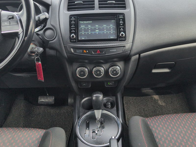2017 Mitsubishi RVR AWD 4dr 2.0L CVT SE