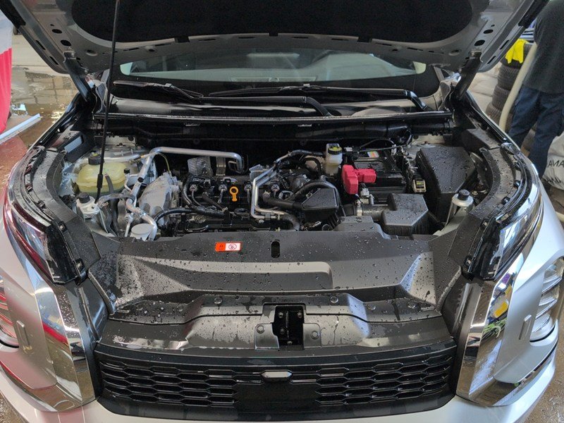 STERLING SILVER 2024 Mitsubishi Outlander ES S-AWC