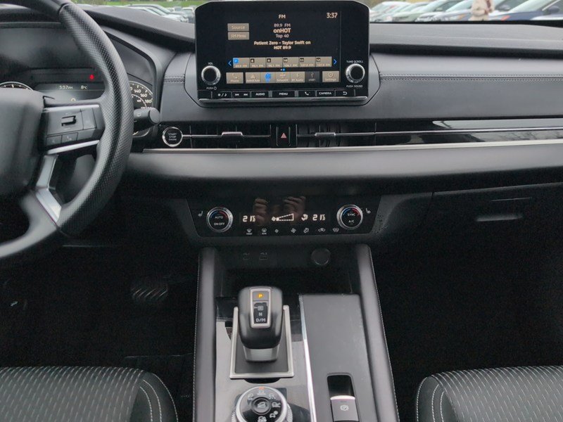 STERLING SILVER 2024 Mitsubishi Outlander ES S-AWC