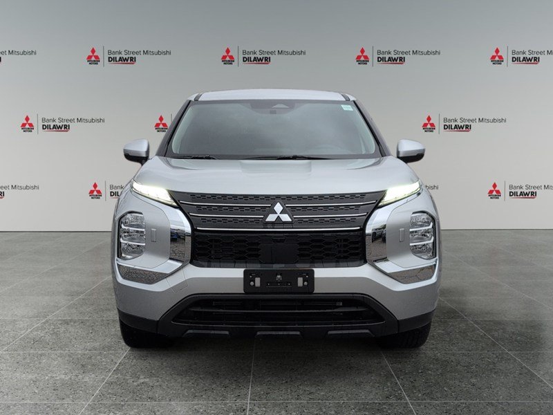 STERLING SILVER 2024 Mitsubishi Outlander ES S-AWC