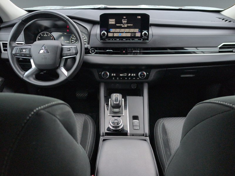 STERLING SILVER 2024 Mitsubishi Outlander ES S-AWC