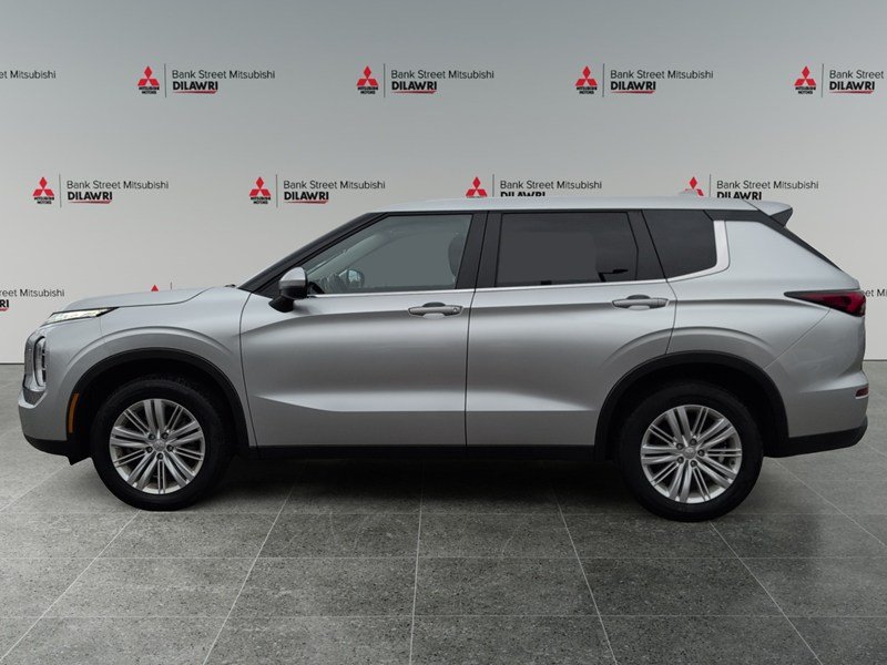 STERLING SILVER 2024 Mitsubishi Outlander ES S-AWC