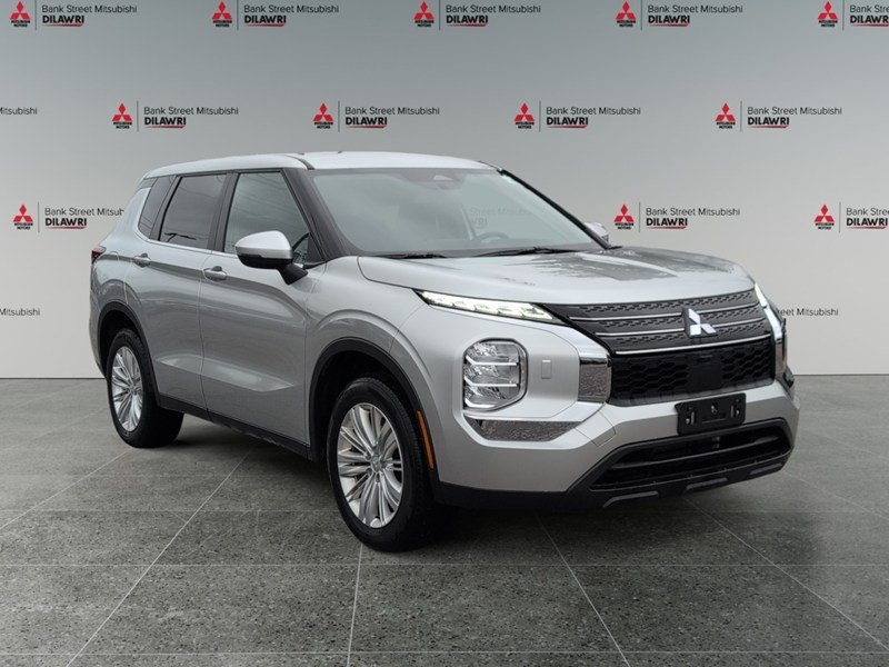 STERLING SILVER 2024 Mitsubishi Outlander ES S-AWC