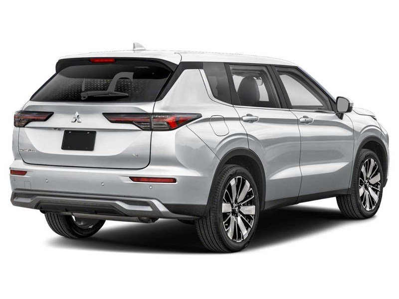 Sterling Silver 2026 Mitsubishi Outlander SE S-AWC