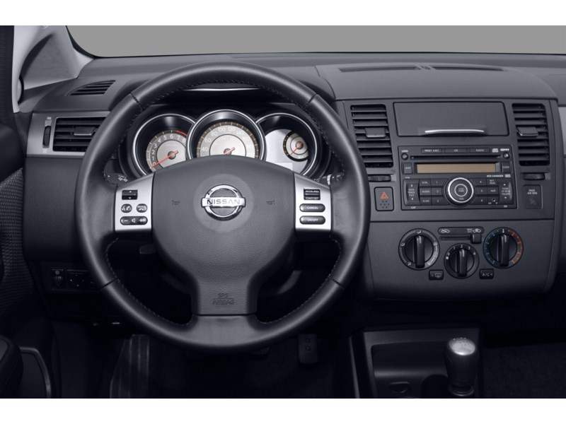 Ottawa S Used 2011 Nissan Versa 1 8sl Currently Available