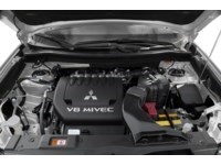 2017 Mitsubishi Outlander AWC 4dr SE Exterior Shot 3