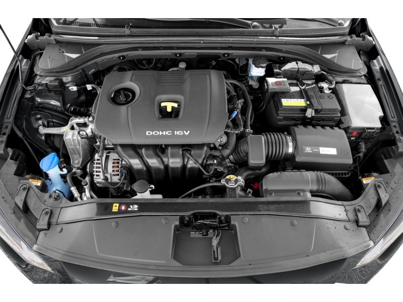 2017 Hyundai Elantra 4dr Sdn Auto GLS Exterior Shot 3