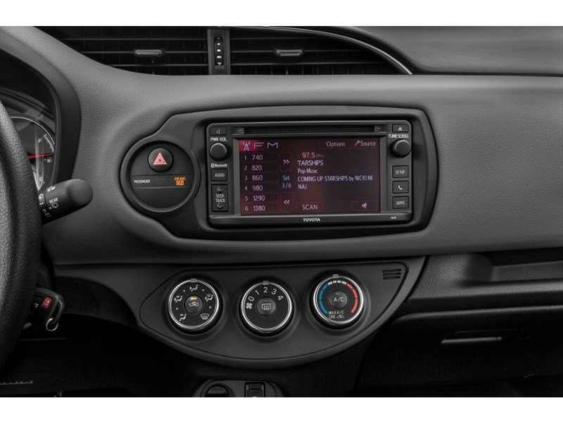 2017 Toyota Yaris 5dr HB Auto LE Interior Shot 2