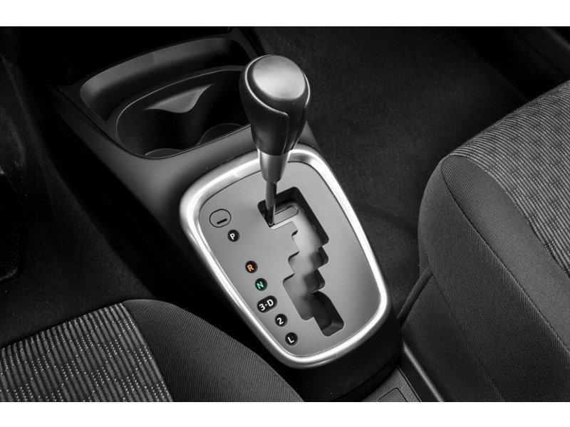 2017 Toyota Yaris 5dr HB Auto LE Exterior Shot 12