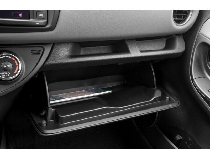 2017 Toyota Yaris 5dr HB Auto LE Interior Shot 4