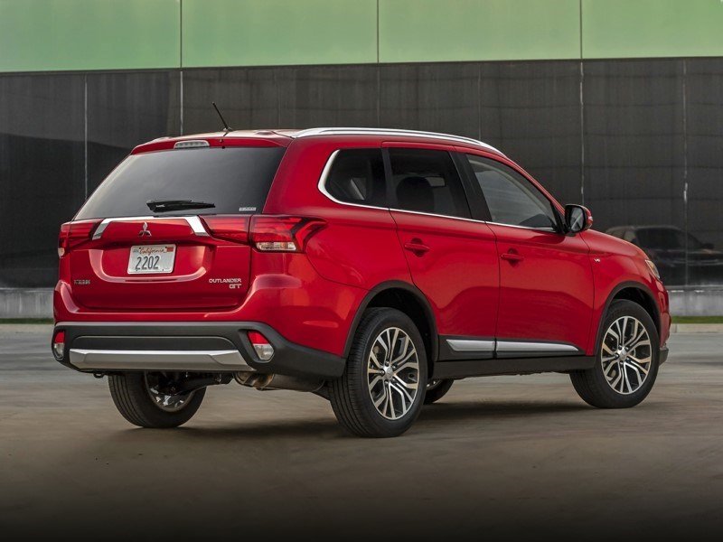 2017 Mitsubishi Outlander ES OEM Shot 3