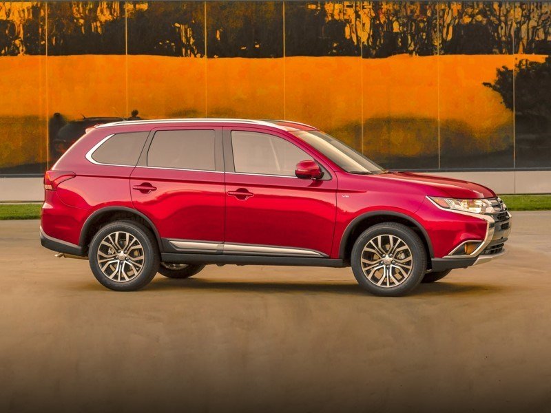 2017 Mitsubishi Outlander ES OEM Shot 4