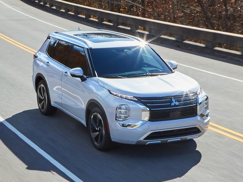 2022 Mitsubishi Outlander ES OEM Shot 1