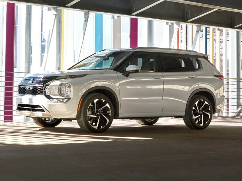 2022 Mitsubishi Outlander ES OEM Shot 2