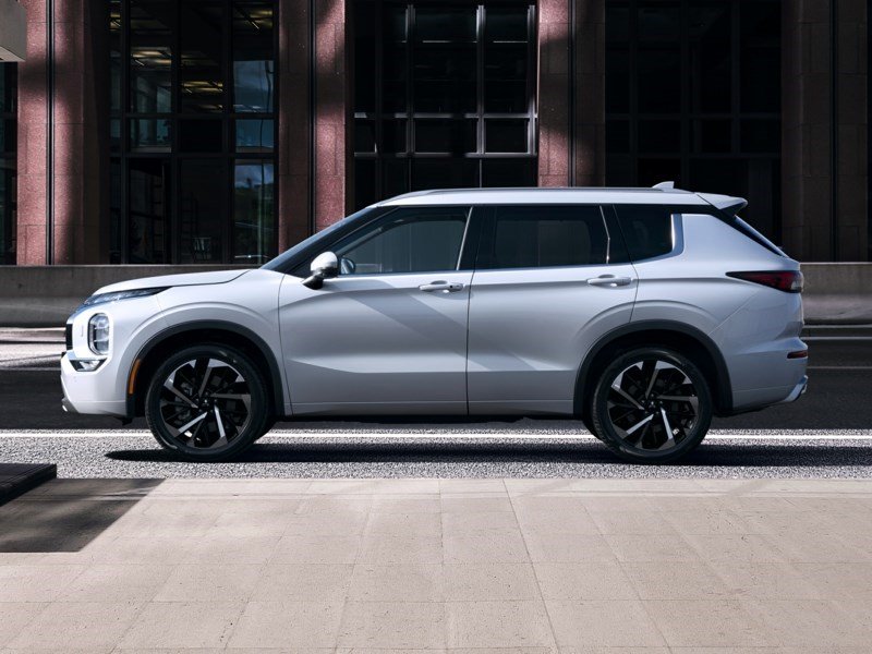 2022 Mitsubishi Outlander ES OEM Shot 3