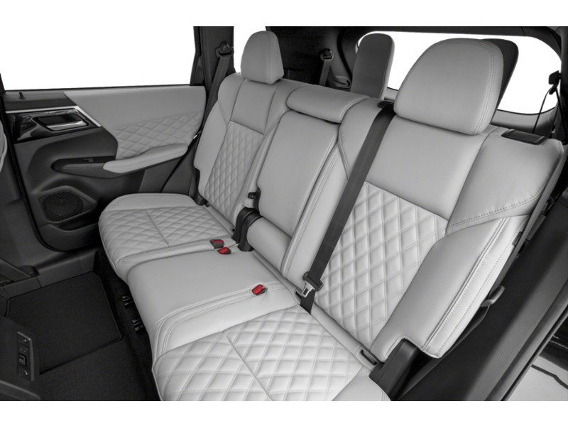 2023 Mitsubishi Outlander SEL S-AWC Interior Shot 5
