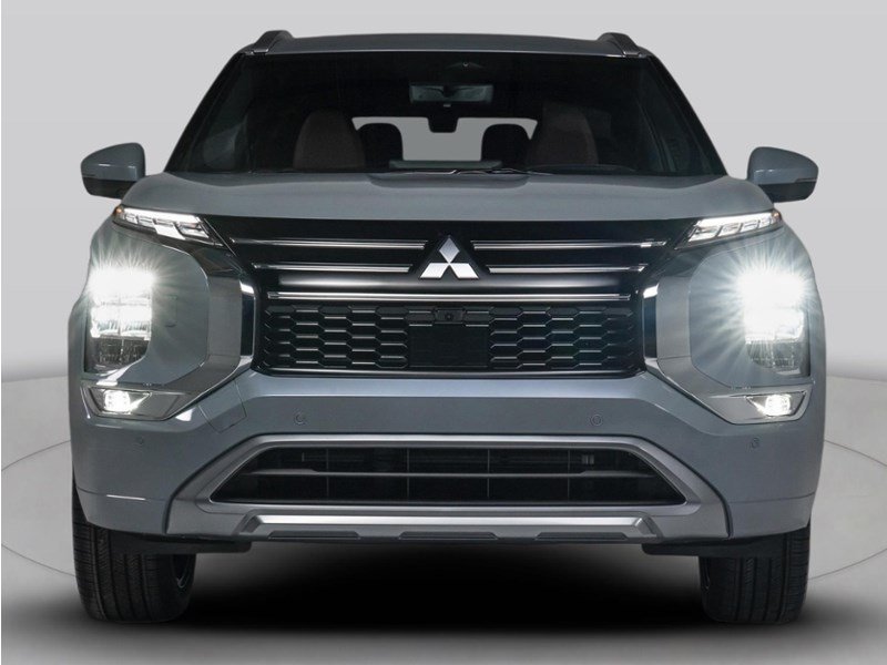 2025 Mitsubishi Outlander ES OEM Shot 3