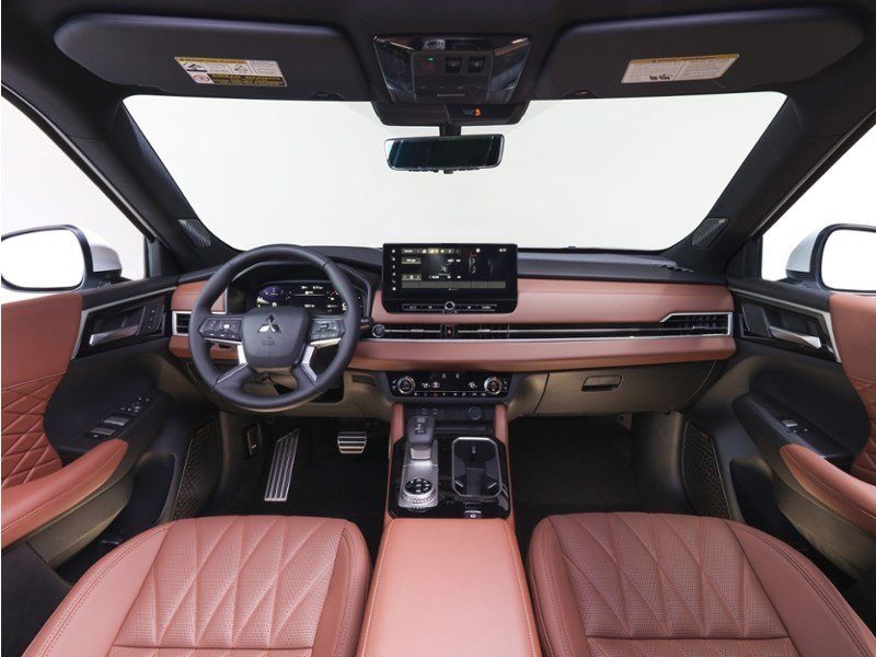 2025 Mitsubishi Outlander ES OEM Shot 4
