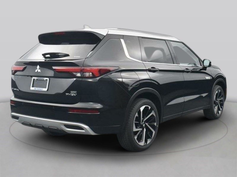 2025 Mitsubishi Outlander Plug-In Hybrid LE OEM Shot 3