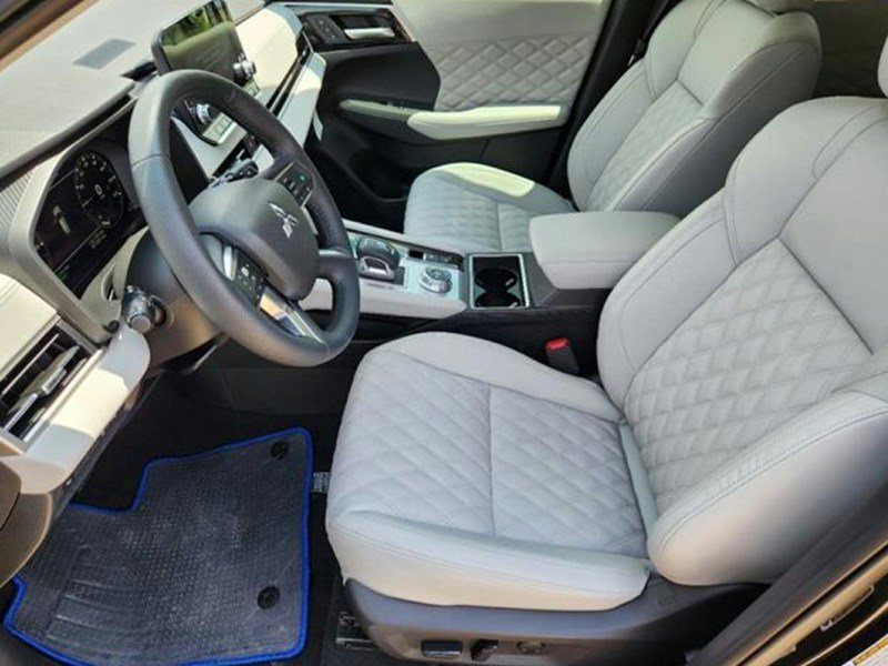 2026 Mitsubishi Outlander Plug-In Hybrid ES OEM Shot 5