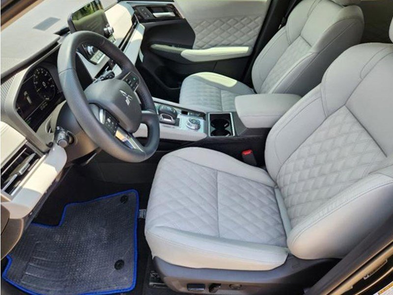 2025 Mitsubishi Outlander Plug-In Hybrid ES OEM Shot 5