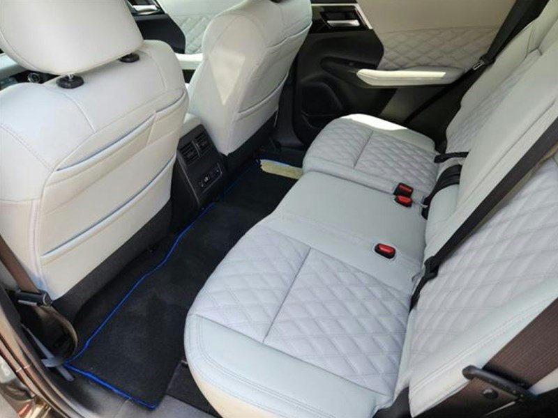 2026 Mitsubishi Outlander Plug-In Hybrid ES OEM Shot 6